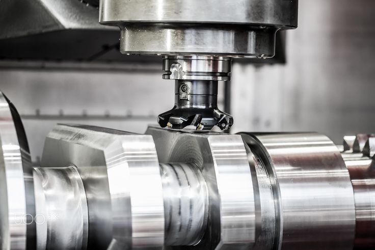 When are climb milling and reverse milling used in mold manufacturing？
