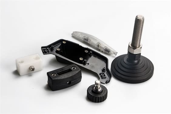 What are the advantages and disadvantages of injection molding?