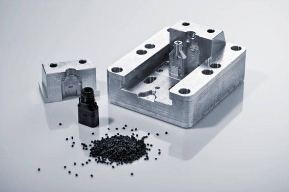 How long does an injection mold last ?