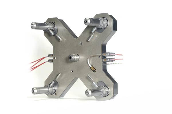 Can Injection Molds Use Hot Runners and Cold Runners Simultaneously?