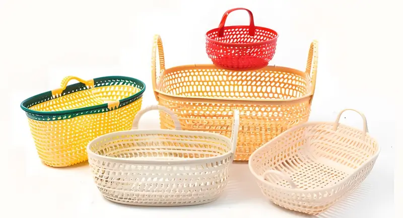 Display of injection molded plastic baskets in various sizes and colors