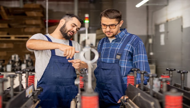 Experienced injection molding team Experienced injection molding team